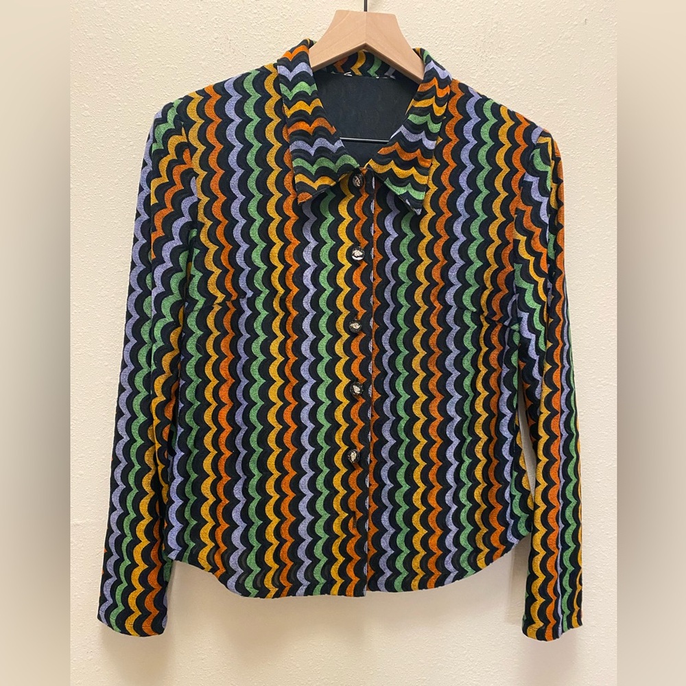 Vintage Style Womens Wave Patterned Button Up Novelty Buttons